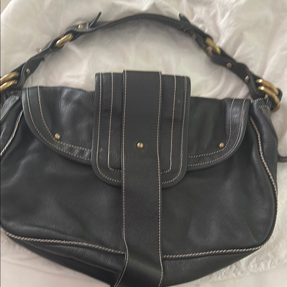 MARC JACOBS Elegant Black and Gold Leather Shoulder Bag - Picture 6 of 9